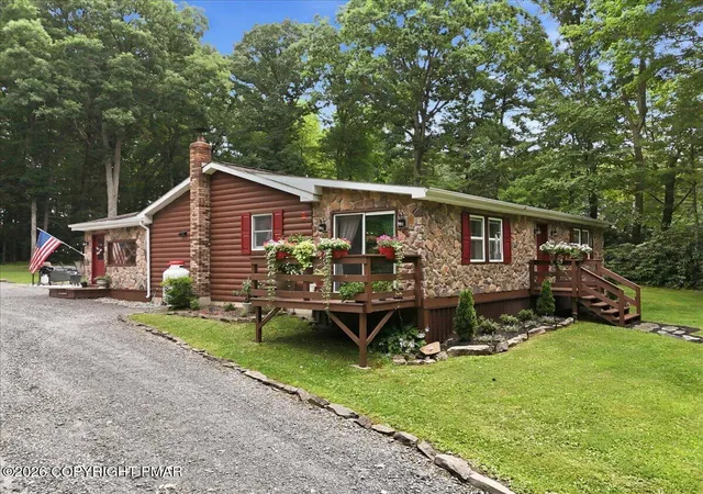 Photo 4 of Single family home for sale at 1646 Erie Ct, Effort, PA 18330 | MLS# PM-143299 | Listing updated on 2026-08-01