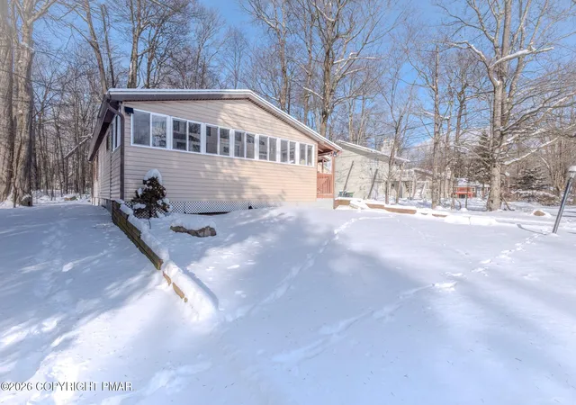 Photo 3 of Single family home for sale at 1914 Horseshoe Bnd, Tobyhanna, PA 18466 | MLS# PM-138492 | Listing updated on 2026-02-26