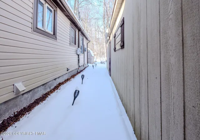Photo 4 of Single family home for sale at 1914 Horseshoe Bnd, Tobyhanna, PA 18466 | MLS# PM-138492 | Listing updated on 2026-02-26