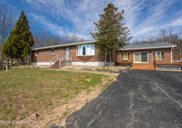 Photo 4 of Single family home for sale at 148 Sportsmans Trl, Stroudsburg, PA 18360 | MLS# PM-138610 | Listing updated on 2026-08-10
