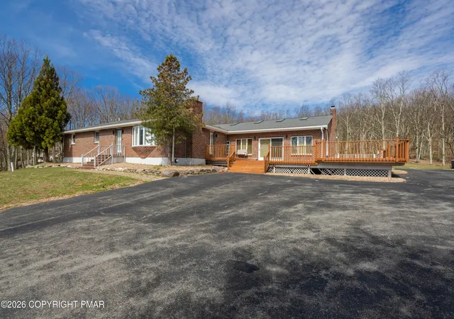 Photo 5 of Single family home for sale at 148 Sportsmans Trl, Stroudsburg, PA 18360 | MLS# PM-138610 | Listing updated on 2026-08-10
