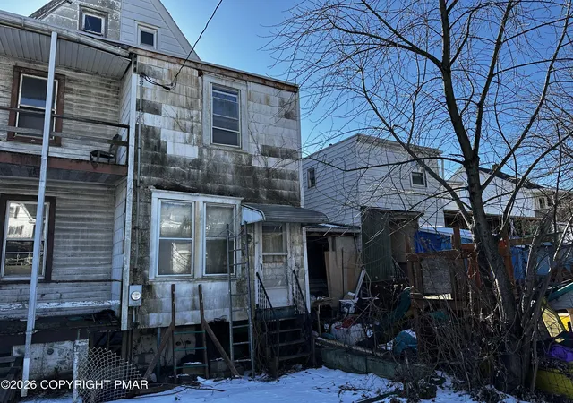 Photo 16 of Single family home for sale at 117 E Saylor St, Mount Carmel, PA 17851 | MLS# PM-138514 | Listing updated on 2026-01-27