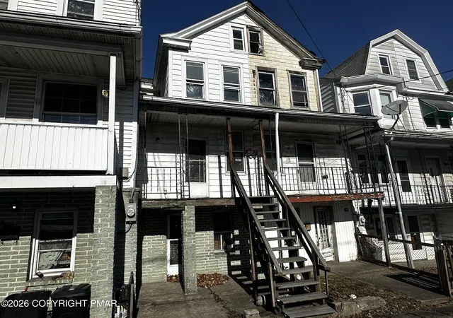 Photo 1 of Single family home for sale at 117 E Saylor St, Mount Carmel, PA 17851 | MLS# PM-138514 | Listing updated on 2026-01-27