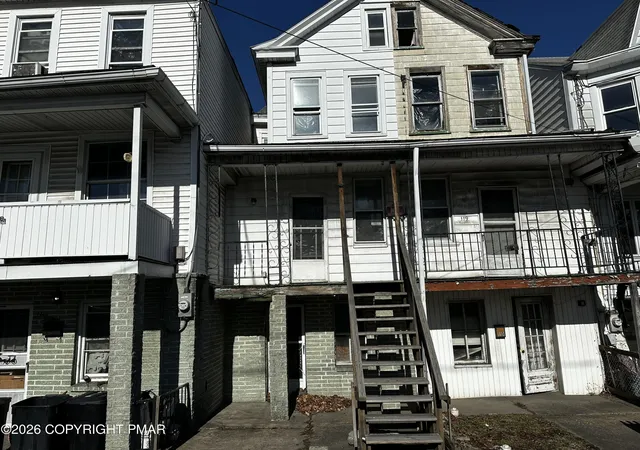 Photo 2 of Single family home for sale at 117 E Saylor St, Mount Carmel, PA 17851 | MLS# PM-138514 | Listing updated on 2026-01-27
