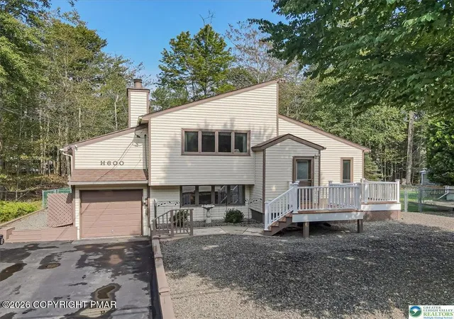 Photo 2 of Single family home for sale at 8495 Bumble Bee Way, Tobyhanna, PA 18466 | MLS# PM-138525 | Listing updated on 2026-01-27