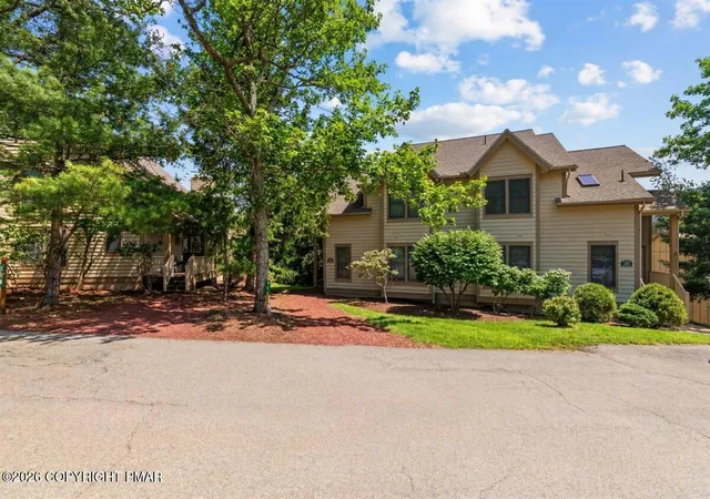 Homes for sale in Tannersville, PA | 393 Vista Dr, Tannersville, PA 18372 | MLS# PM-138607
