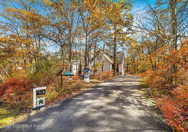 3rd image of 2208 Mohegan Ct, Long Pond, PA 18334 | MLS# PM-138581