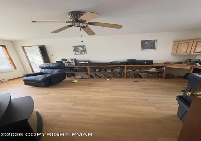 Photo 3 of Single family home for sale at 142 Chatham Hl Rd, Stroudsburg, PA 18360 | MLS# PM-138669 | Listing updated on 2026-08-26