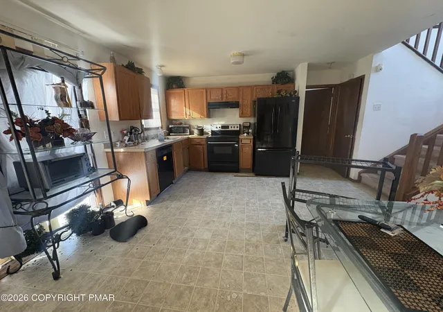 Photo 4 of Single family home for sale at 142 Chatham Hl Rd, Stroudsburg, PA 18360 | MLS# PM-138669 | Listing updated on 2026-08-26