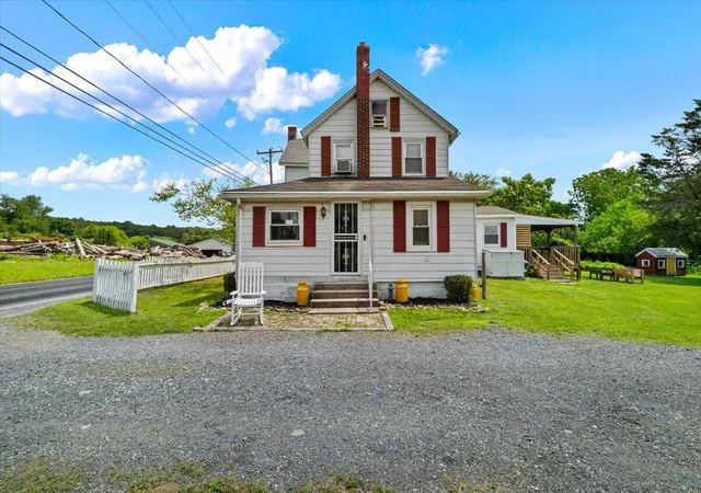 Photo 4 of Single Family Residence at 7590 Pohopoco Dr, Kunkletown, PA 18058 | MLS# PM-138663 | | Sold on 2026-07-10