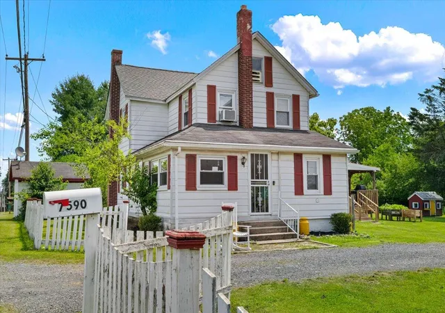 Photo 5 of Single Family Residence at 7590 Pohopoco Dr, Kunkletown, PA 18058 | MLS# PM-138663 | | Sold on 2026-07-10