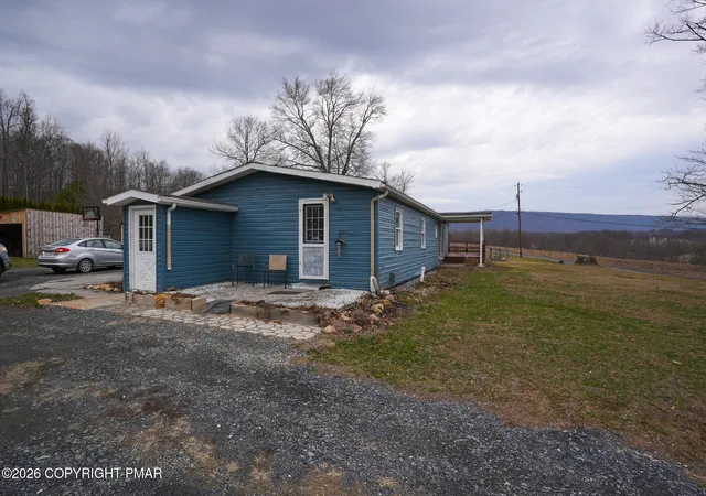 Photo 3 of Manufactured Home at 8600 Delong Dr, Slatington, PA 18080 | MLS# PM-138690 | | Sold on 2026-04-30