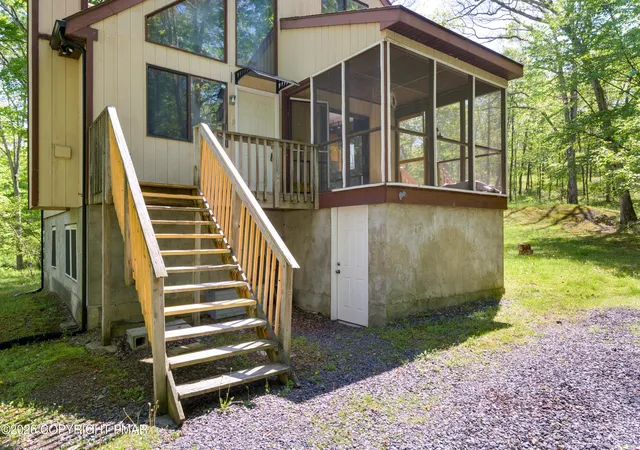 Homes for sale in Bushkill, PA | 218 Blue Jay Ct, Bushkill, PA 18324 | MLS# PM-138742