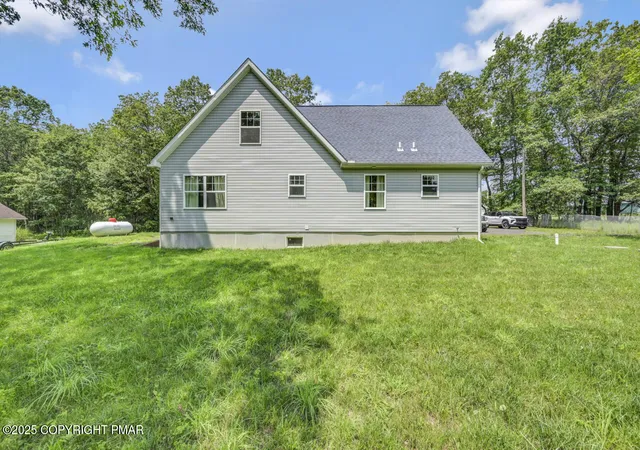 Homes for sale in Blakeslee, PA | 207 Game Ln, Blakeslee, PA 18610 | MLS# PM-138760