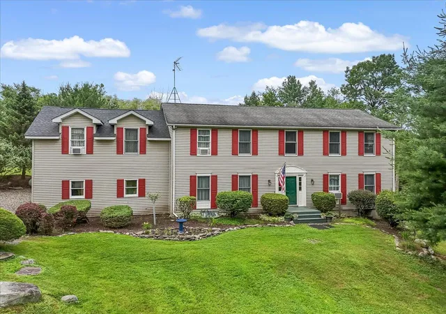 Photo 3 of Single Family Residence at 406 Florence Dr, Canadensis, PA 18325 | MLS# PM-138799 |  | Sold on 2026-04-30