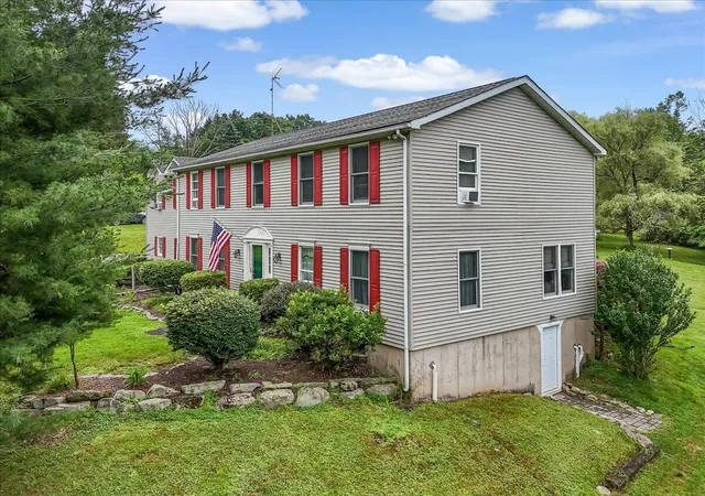 Photo 4 of Single Family Residence at 406 Florence Dr, Canadensis, PA 18325 | MLS# PM-138799 |  | Sold on 2026-04-30