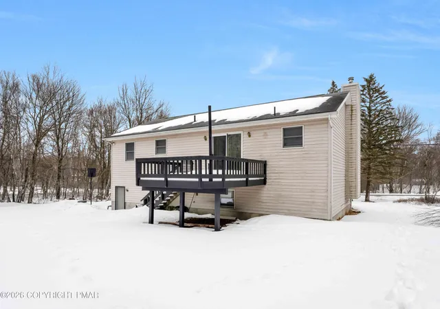 Photo 5 of Single Family Residence at 2083 Sun Valley Dr, Blakeslee, PA 18610 | MLS# PM-138880 | | Sold on 2026-04-29