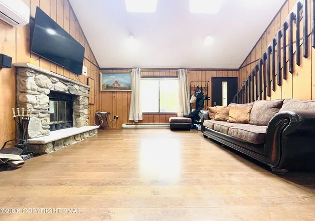 Photo 4 of Single family home for sale at 72 Crk View Dr E, Gouldsboro, PA 18424 | MLS# PM-138879 | Listing updated on 2026-10-17