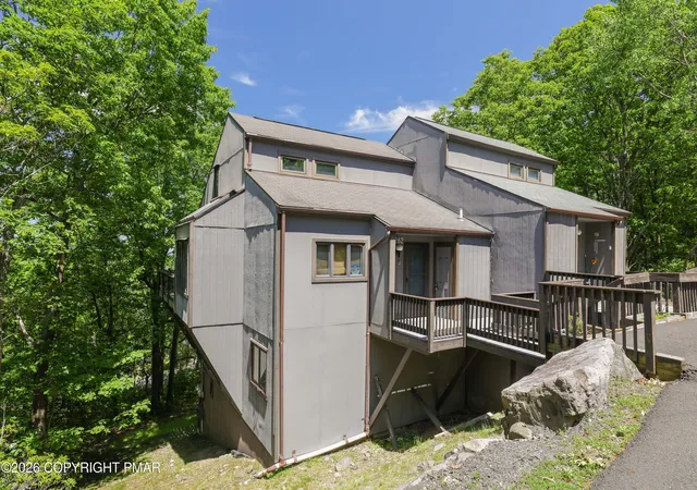 Homes for sale in Tannersville, PA | 262 Overlook Wy, Tannersville, PA 18372 | MLS# PM-139026