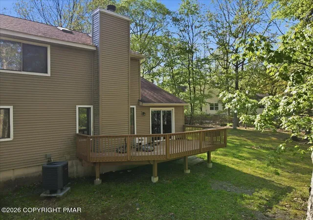 Photo 2 of Townhouse for sale at 3301 Windermere Dr, Bushkill, PA 18324 | MLS# PM-138905 | Listing updated on 2026-06-23