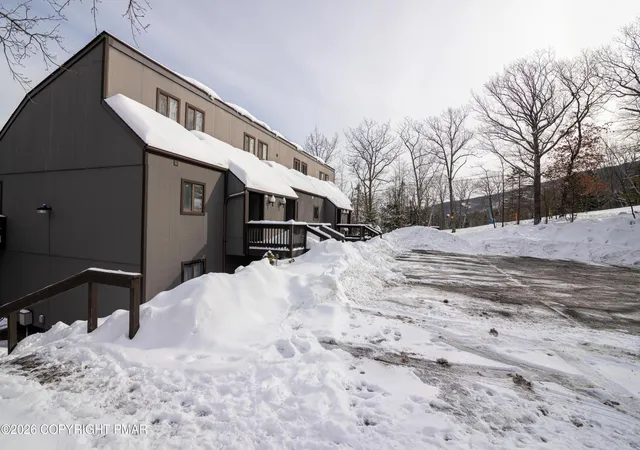 Homes for sale in Tannersville, PA | 39 Slalom Wy, Tannersville, PA 18372 | MLS# PM-138928