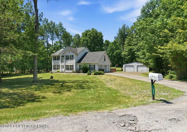 Homes for sale in Effort, PA | 1025 Juno Dr, Effort, PA 18330 | MLS# PM-142362