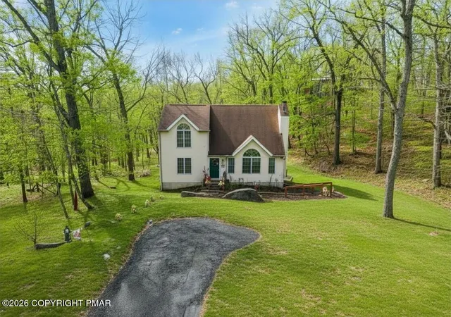 Photo 2 of Single family home for sale at 236 Dorchester Dr, Bushkill, PA 18324 | MLS# PM-141794 | Listing updated on 2026-06-02