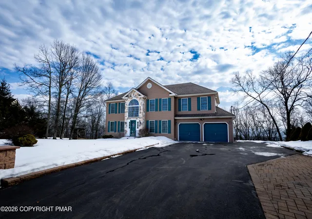 Photo 4 of Single Family Residence at 337 Clicko Ln, East Stroudsburg, PA 18301 | MLS# PM-139060 | | Sold on 2026-04-16