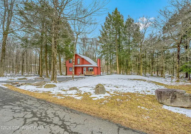 Photo 5 of Single family home for sale at 1027 Valley Rd, Newfoundland, PA 18445 | MLS# PM-139096 | Listing updated on 2026-04-17