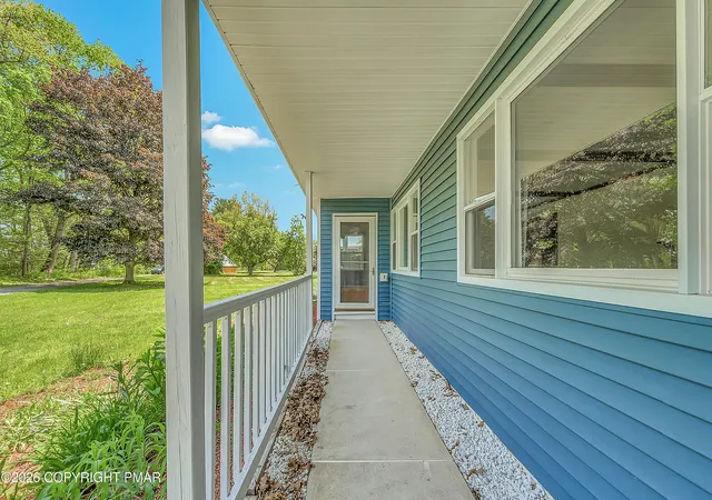 Homes for sale in Effort, PA | 221 Marsh Wy, Effort, PA 18330 | MLS# PM-139319