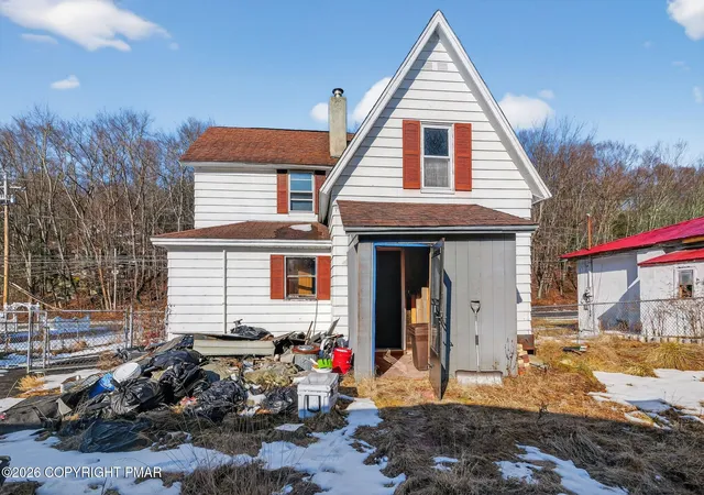 Photo 3 of Single family home for sale at 717 N Main St, Archbald, PA 18403 | MLS# PM-139120 | Listing updated on 2026-05-28