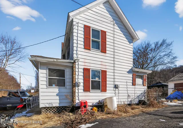 Photo 4 of Single family home for sale at 717 N Main St, Archbald, PA 18403 | MLS# PM-139120 | Listing updated on 2026-05-28