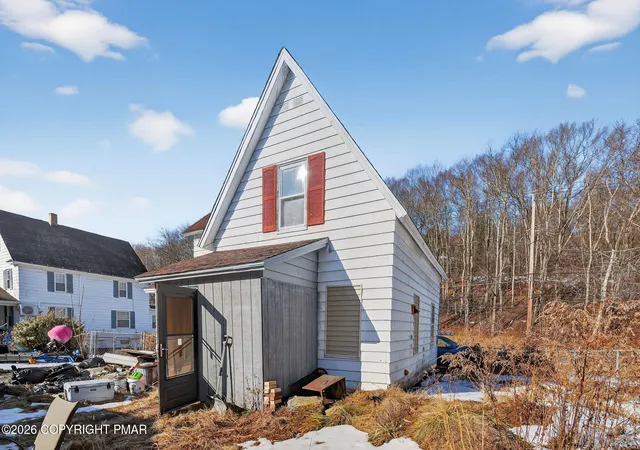 Photo 5 of Single family home for sale at 717 N Main St, Archbald, PA 18403 | MLS# PM-139120 | Listing updated on 2026-05-28