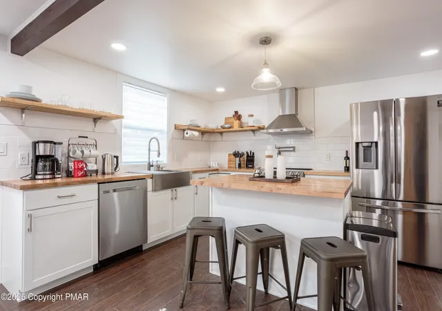 Homes for sale in Tobyhanna, PA | 619 Washington Pl, Tobyhanna, PA 18466 | MLS# PM-139148