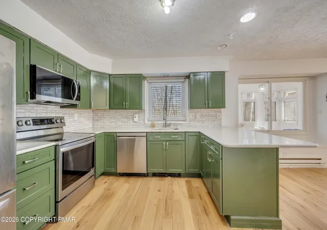 Photo 4 of Sale Pending at 187 Bellingham Dr, Bushkill, PA 18324 | MLS# PM-139393 | Listing updated on 2026-08-17