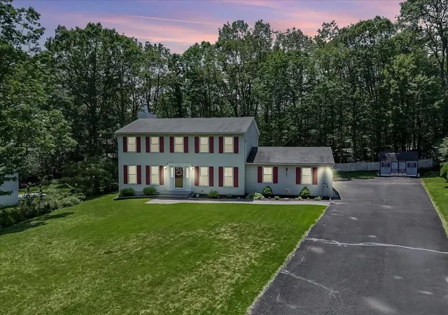 Photo 1 of Single Family Residence at 9 Cobblewood Dr, Mount Pocono, PA 18344 | MLS# PM-139448 | | Sold on 2026-07-31