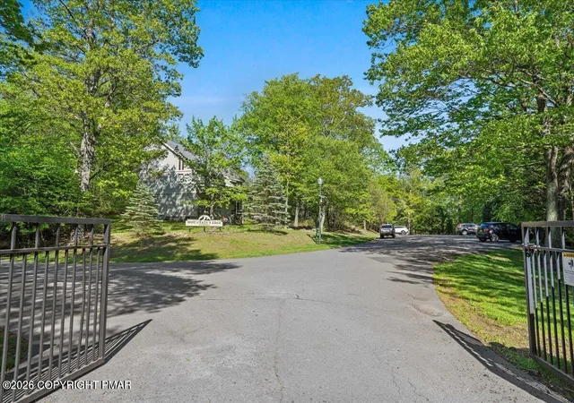 Photo 3 of Townhouse for sale at 19 Ski Side Dr, Tannersville, PA 18372 | MLS# PM-139312 | Listing updated on 2026-04-01