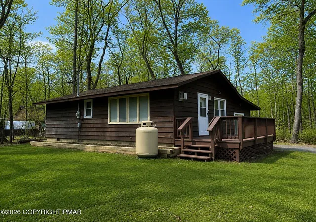 Homes for sale in East Stroudsburg, PA | 5122 Arrowhead Ln, East Stroudsburg, PA 18302 | MLS# PM-139316
