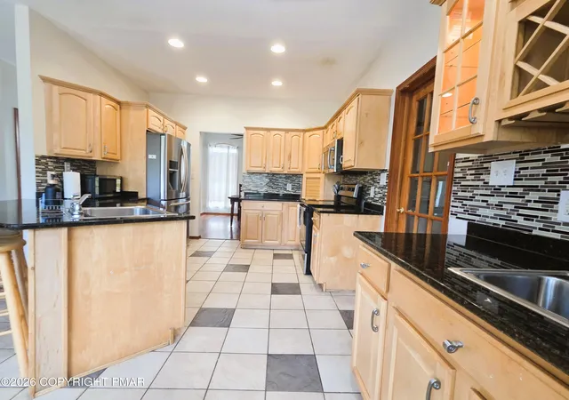 Photo 4 of Single Family Residence at 392 Hemlock Dr, Tobyhanna, PA 18466 | MLS# PM-139798 | | Sold on 2026-05-01