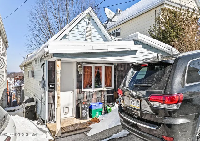 3rd image of 326 Center St, Wilkes Barre, PA 18702 | MLS# PM-139367