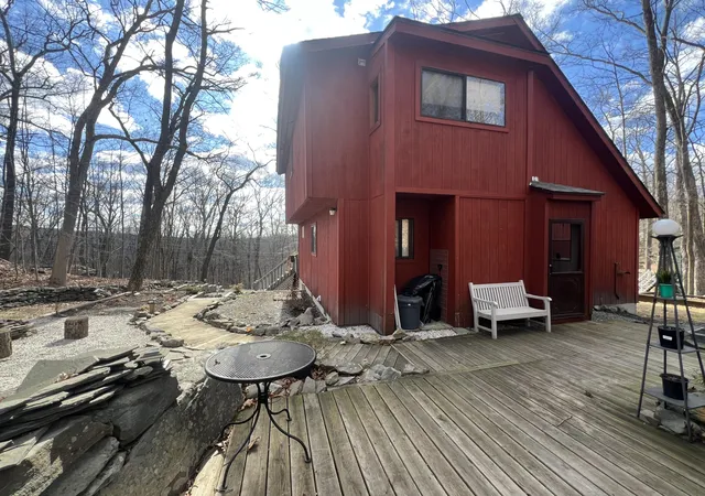 Photo 3 of Sale Pending at 1057 Porter Dr, Bushkill, PA 18324 | MLS# PM-139461 | Listing updated on 2026-08-31