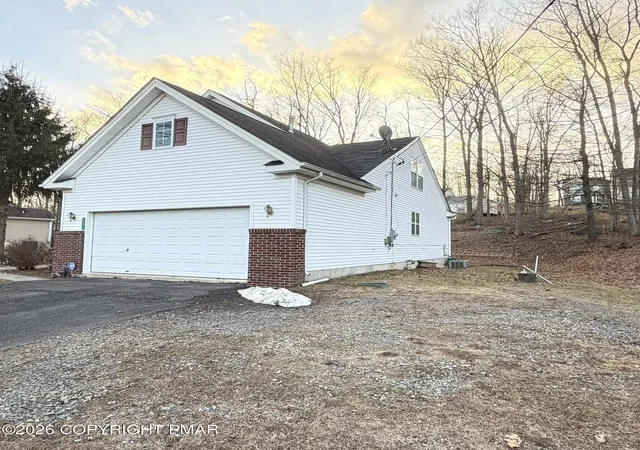 Photo 3 of Single family home for sale at 151 Kensington Dr, Bushkill, PA 18324 | MLS# PM-139485 | Listing updated on 2026-09-04