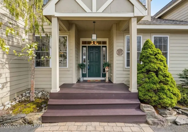 Homes for sale in Pocono Pines, PA | 102 Pine Needle Ln, Pocono Pines, PA 18350 | MLS# PM-140258