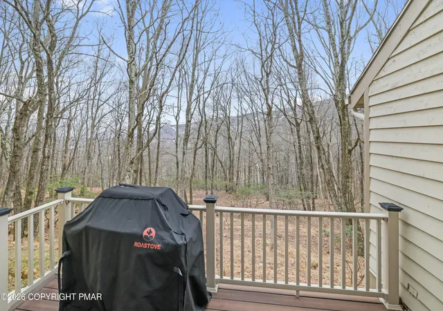 Homes for sale in Tannersville, PA | 426 Oak Ct, Tannersville, PA 18372 | MLS# PM-139603