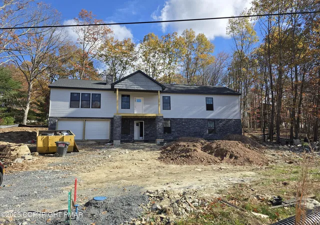 Photo 1 of Single family home for sale at 211 Brentwood Dr, Bushkill, PA 18324 | MLS# PM-139589 | Listing updated on 2026-03-18