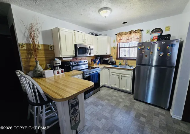 Homes for sale in Tobyhanna, PA | 9014 Idlewild Dr, Tobyhanna, PA 18466 | MLS# PM-139660