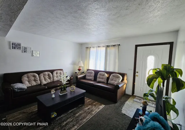 Homes for sale in Tobyhanna, PA | 9014 Idlewild Dr, Tobyhanna, PA 18466 | MLS# PM-139660