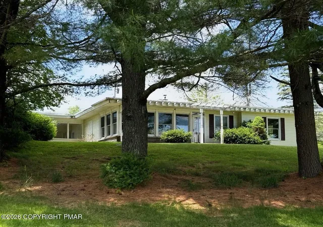 Homes for sale in Gouldsboro, PA | 193 Country Club Dr, Gouldsboro, PA 18424 | MLS# PM-142546