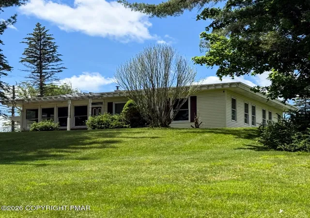 Homes for sale in Gouldsboro, PA | 193 Country Club Dr, Gouldsboro, PA 18424 | MLS# PM-142546