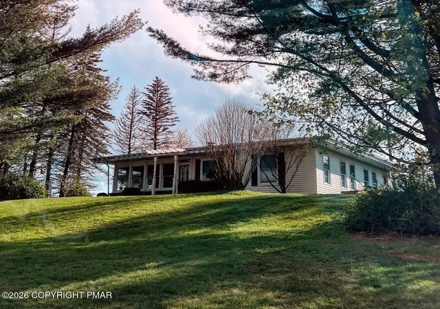 Homes for sale in Gouldsboro, PA | 193 Country Club Dr, Gouldsboro, PA 18424 | MLS# PM-142546